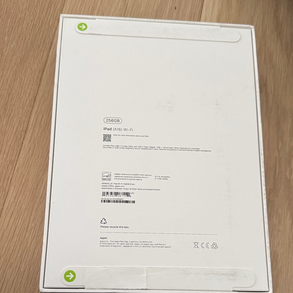 Apple iPad - Picture 2 of 2